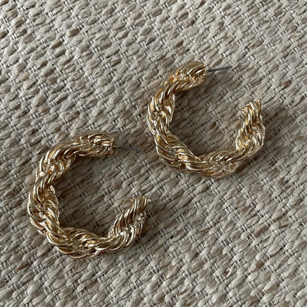 Nordstrom Petit Moments gold tone twisted hoop earrings